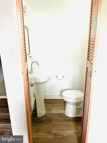 a close up of a bathtub curtain