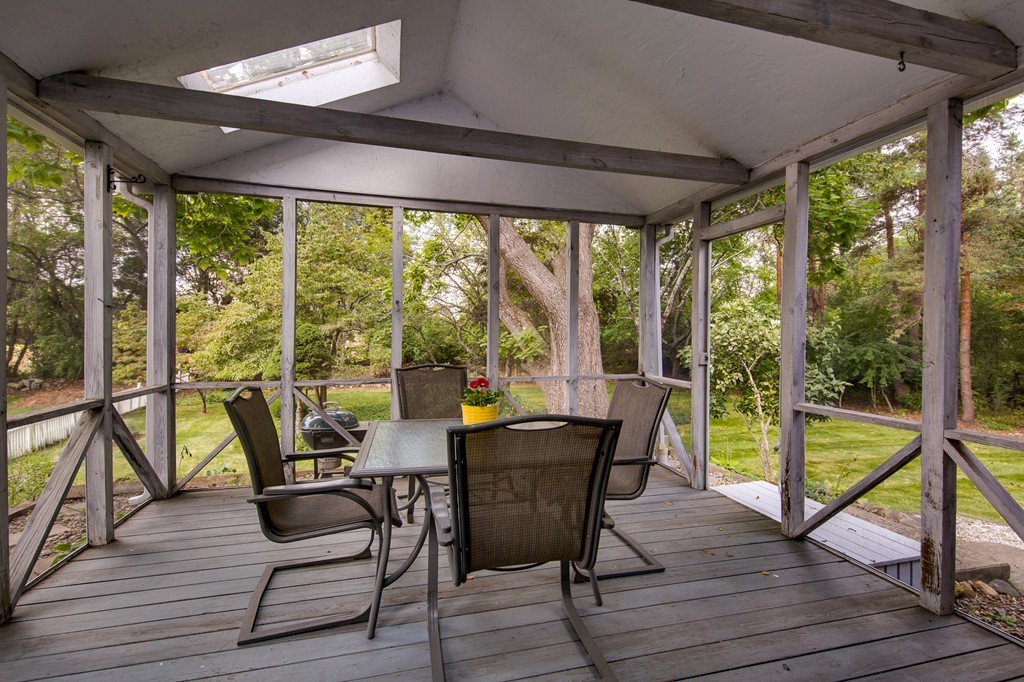 15 Hillcrest Road Bedford, MA 01730 - Photo 11 of 28 Gallery Image 11