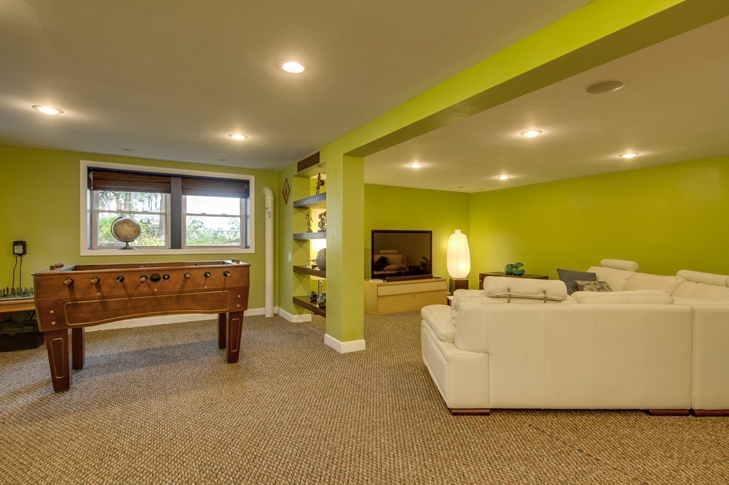 15 Hillcrest Road Bedford, MA 01730 - Photo 23 of 28 Gallery Image 23