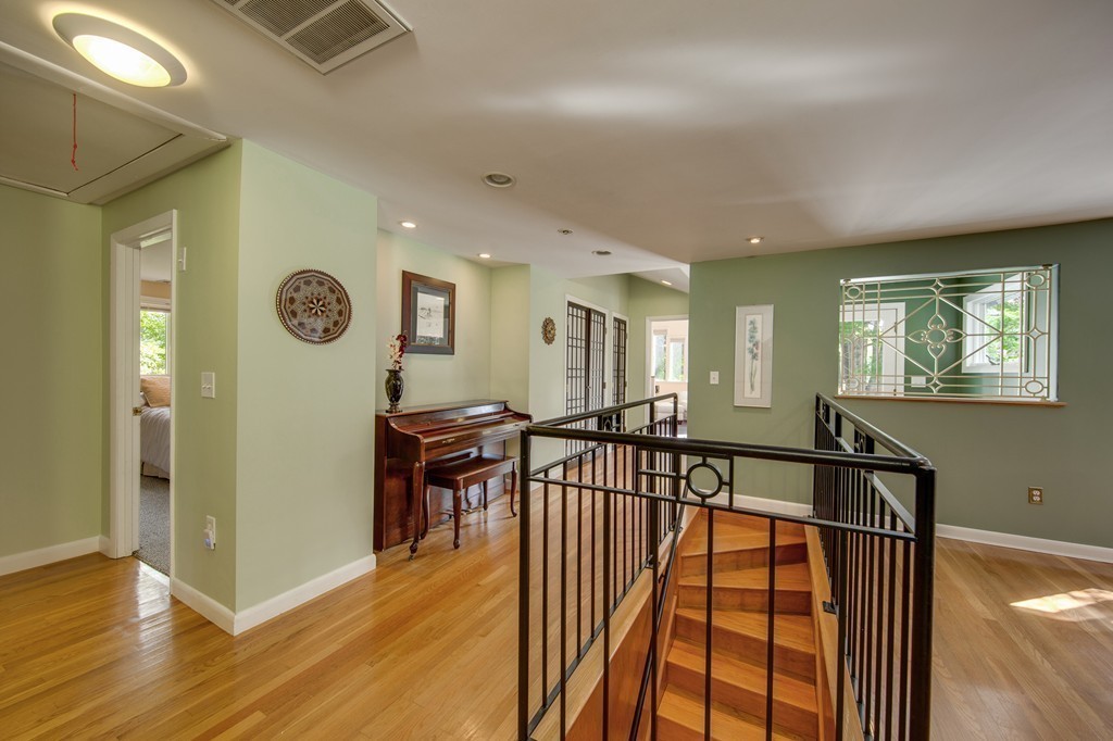 15 Hillcrest Road Bedford, MA 01730 - Photo 25 of 28 Gallery Image 25