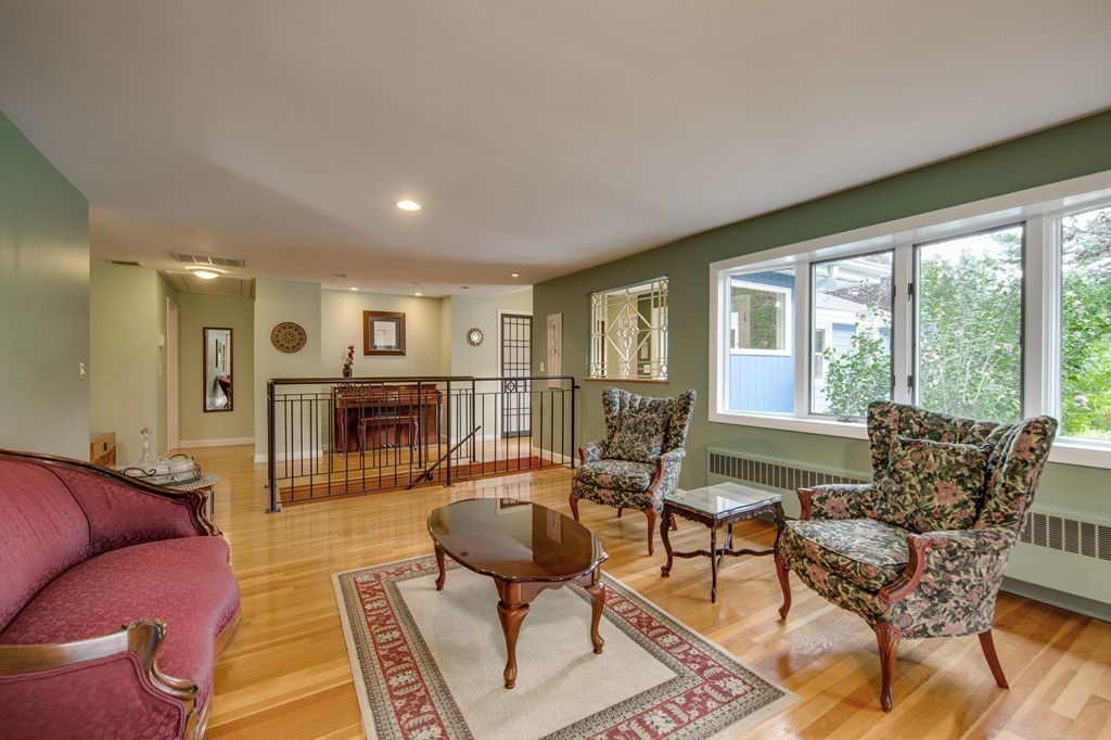 15 Hillcrest Road Bedford, MA 01730 - Photo 4 of 28 Gallery Image 4