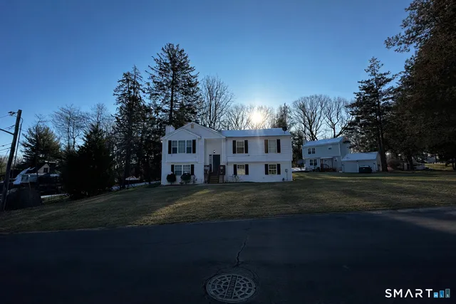 $378,500 | 654 Laurel Street, Unit 1, East Haven, CT 06512