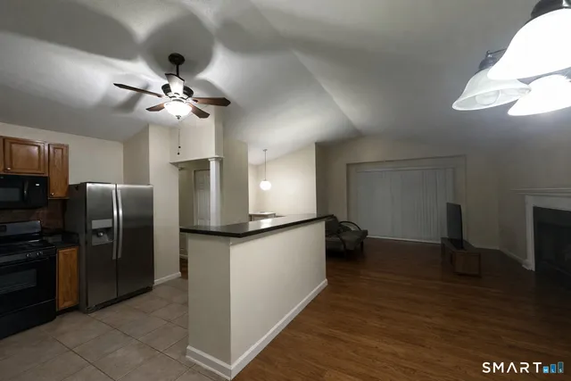 $378,500 | 654 Laurel Street, Unit 1, East Haven, CT 06512