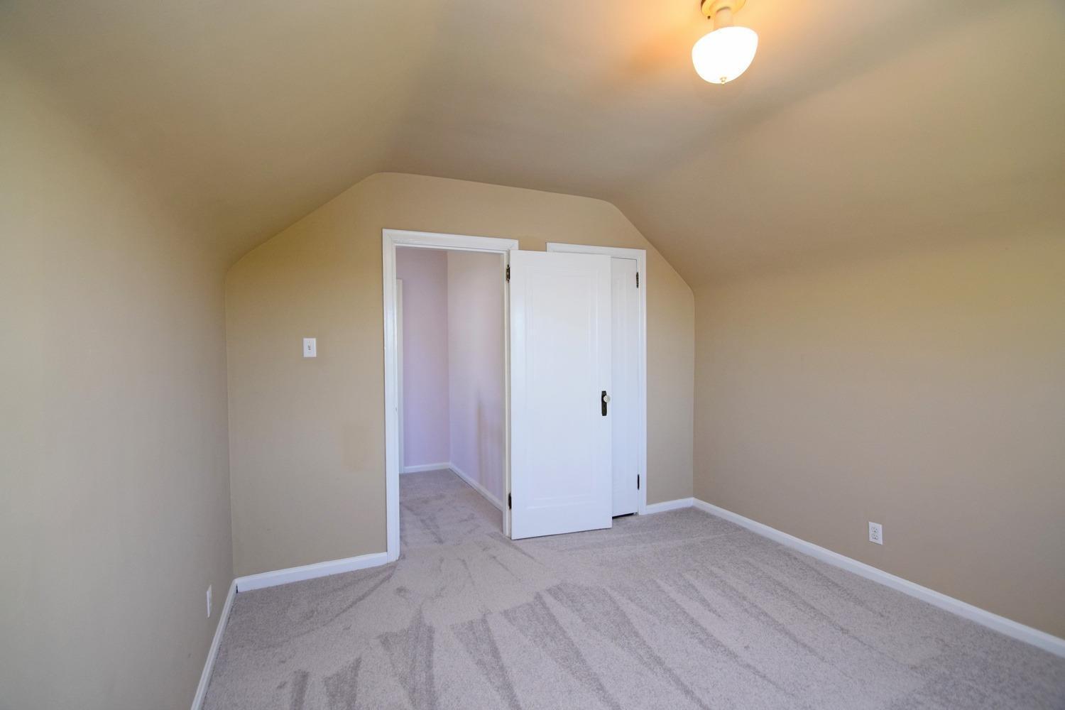 2460 East Galbraith Road Reading, OH 45237 - Photo 4 of 27