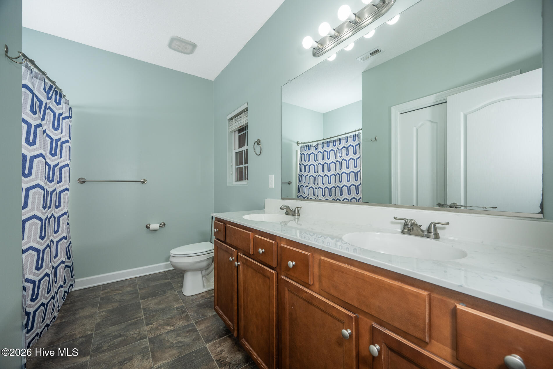 123 Indian Woods Road Elizabeth City, NC 27909 - Photo 13 of 28 Primary full bathroom