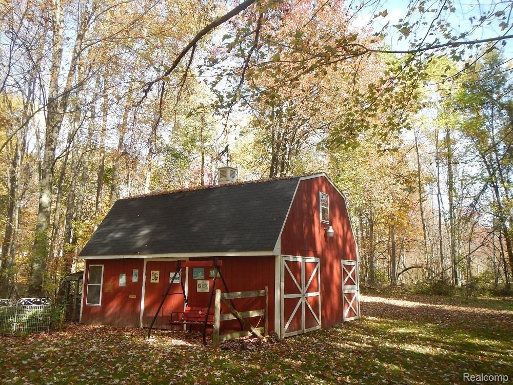 1846 Noble Road Leonard, MI 48367 - Photo 12 of 53 Livestock Barn #1.jpg