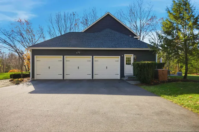 $899,000 | 8 Whittier Drive, Bow, NH 03304