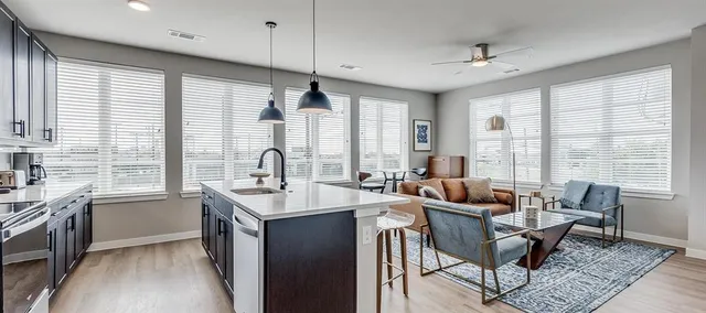 $2,430 | 3900 Commerce Street, Unit 418, Dallas, TX 75226