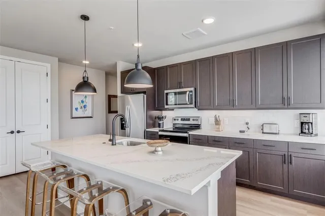 $2,430 | 3900 Commerce Street, Unit 418, Dallas, TX 75226