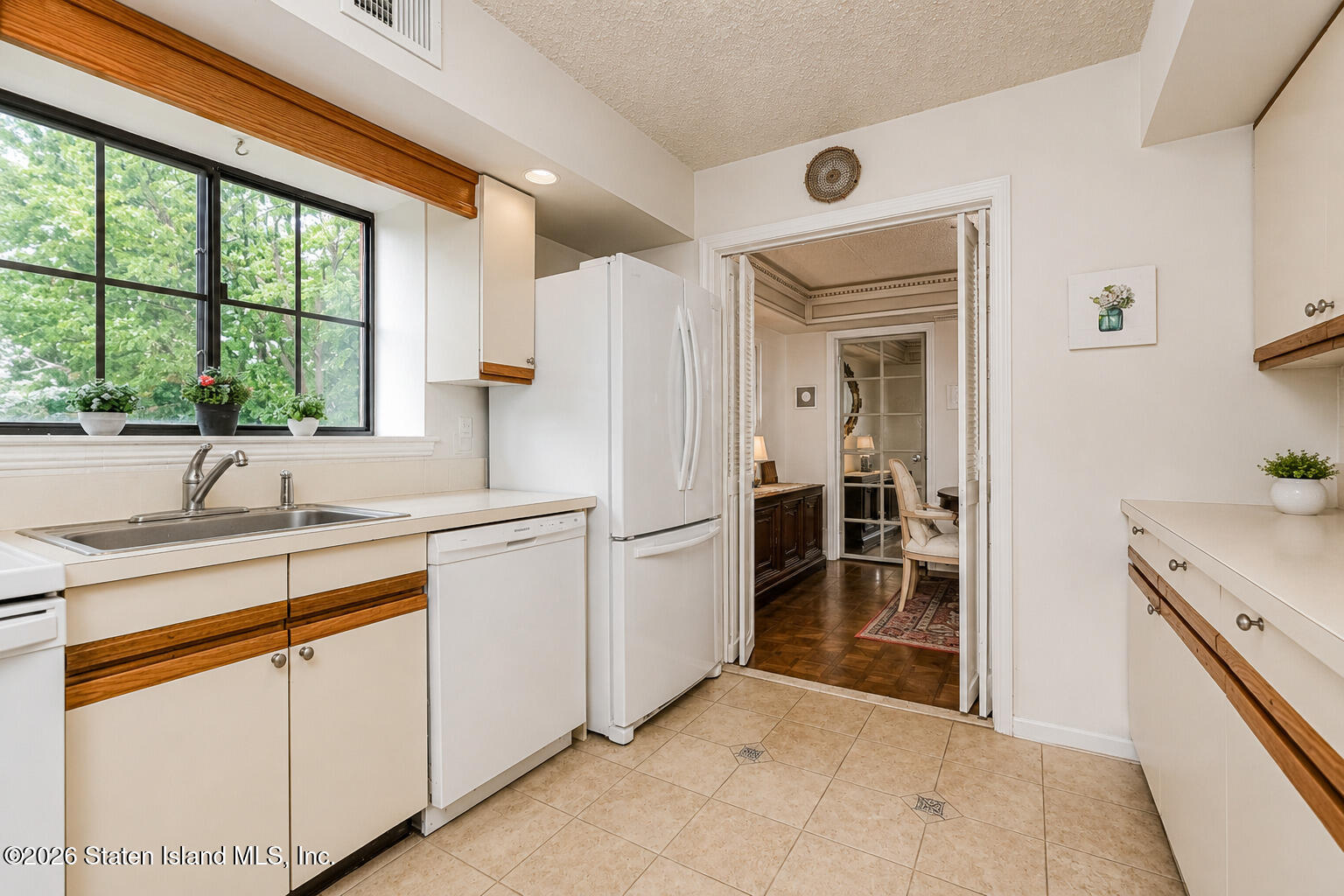 3465 Amboy Road, Unit 4D Staten Island, NY 10306 - Photo 6 of 29 Photo May 28 2026, 4 03 27 PM