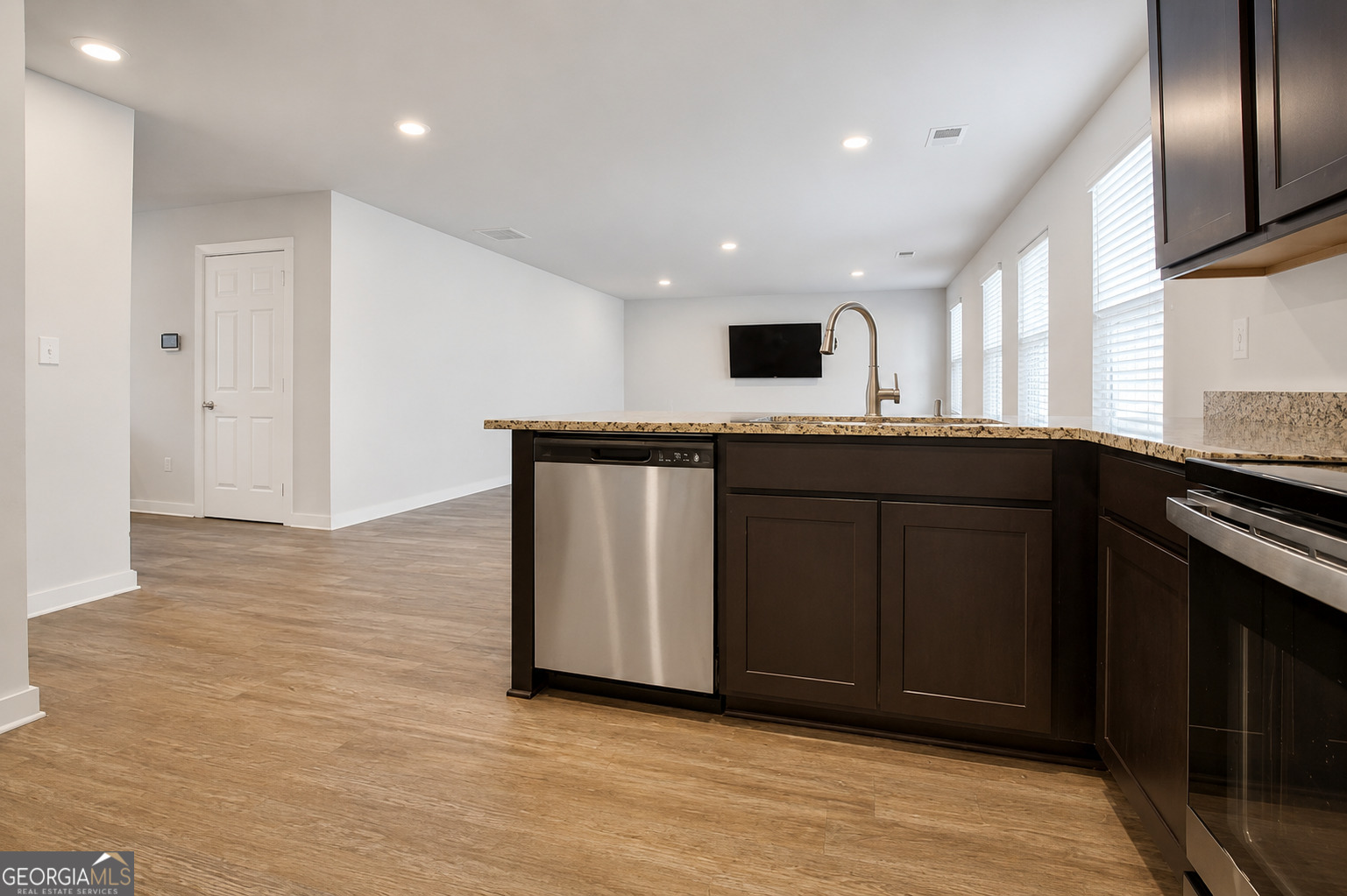 1129 Bluecoat Circle Hampton, GA 30228 - Photo 4 of 15