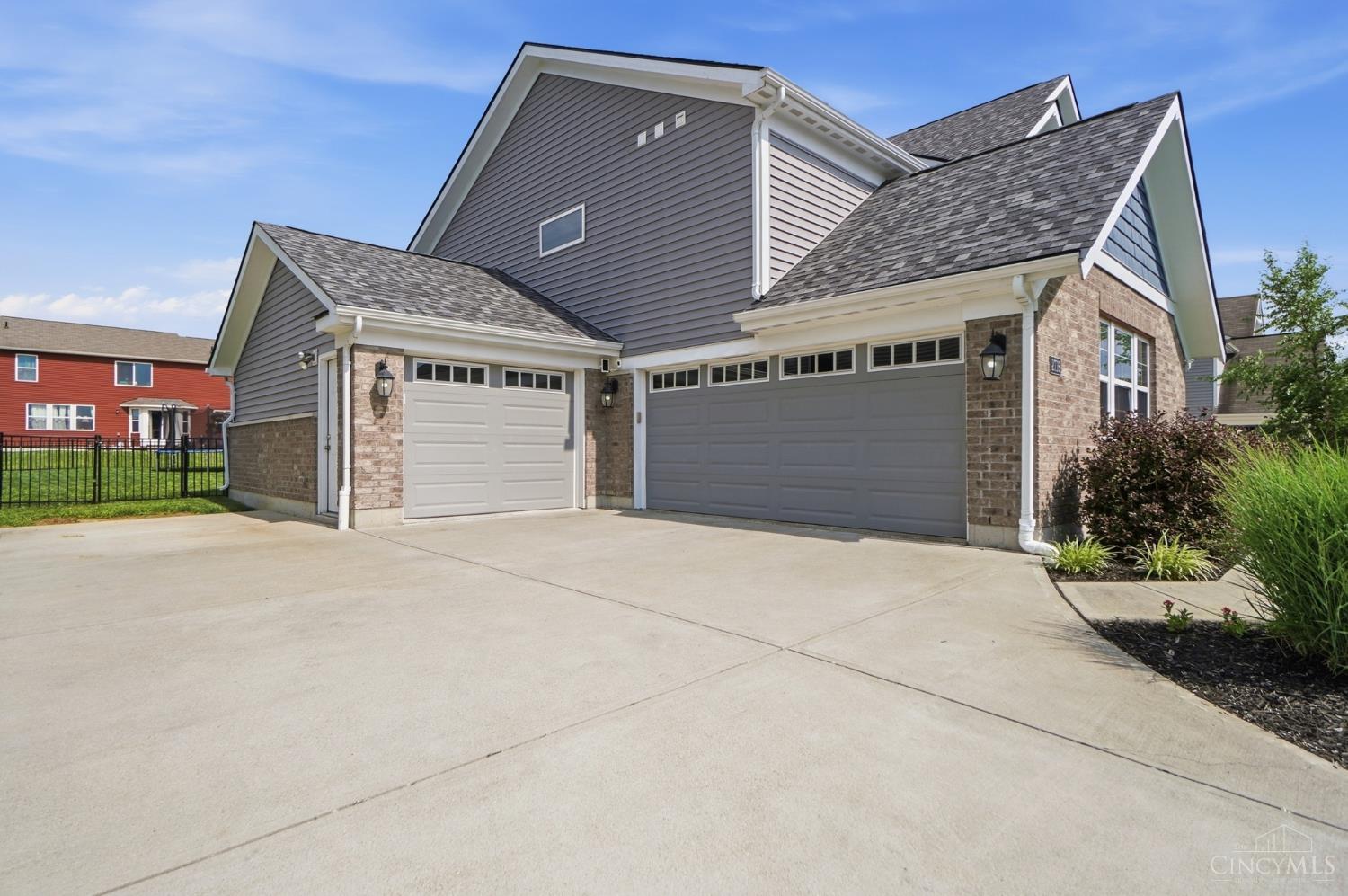 2716 Renaissance Boulevard Middletown, OH 45005 - Photo 2 of 59