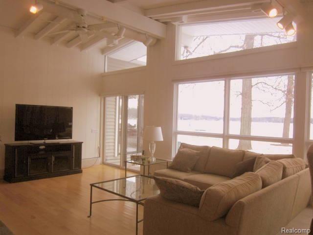 11851 Durston Road Pinckney, MI 48169 - Photo 5 of 16 5 GREAT ROOM.jpg
