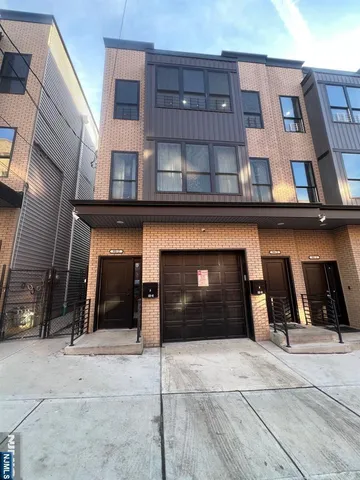$3,000 | 90-2 Montgomery Street, Unit 2, Paterson, NJ 07501