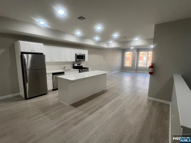 $3,000 | 90-2 Montgomery Street, Unit 2, Paterson, NJ 07501