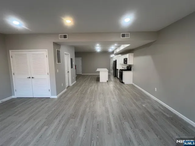 $3,000 | 90-2 Montgomery Street, Unit 2, Paterson, NJ 07501