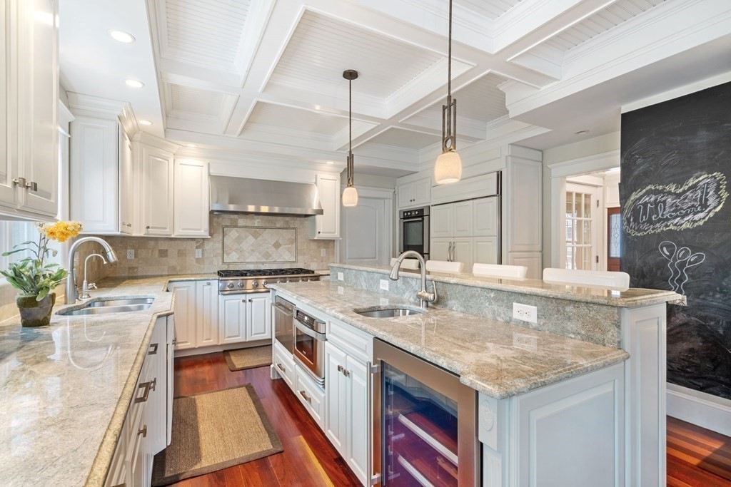 19 Dunedin Road Wellesley, MA 02481 - Photo 12 of 38