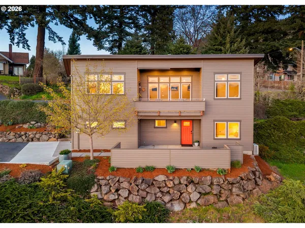 $820,000 | 591 Northeast Grandview Boulevard, White Salmon, WA 98672