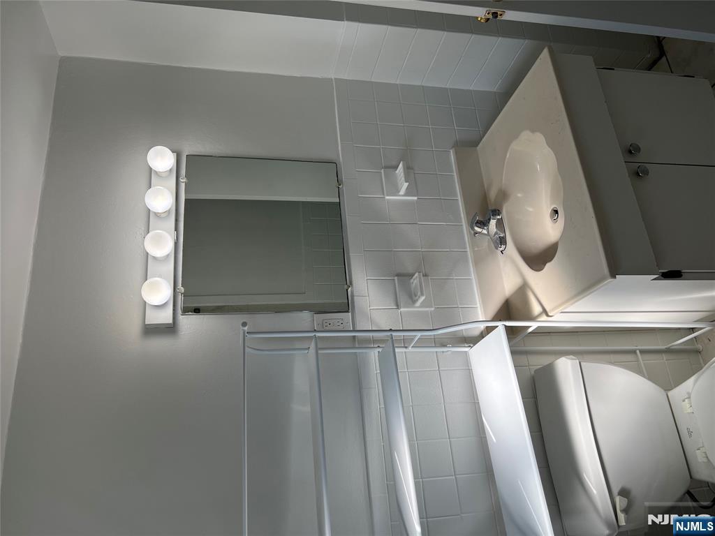 484 Shaler Boulevard, Unit 2 Ridgefield, NJ 07657 - Photo 8 of 10