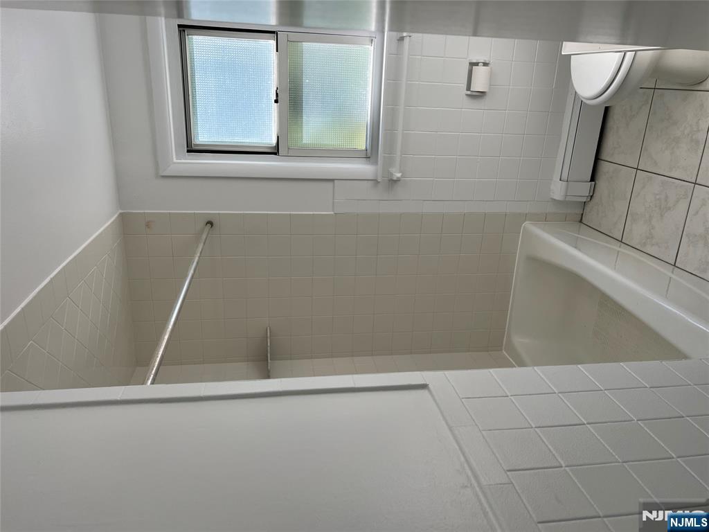 484 Shaler Boulevard, Unit 2 Ridgefield, NJ 07657 - Photo 9 of 10