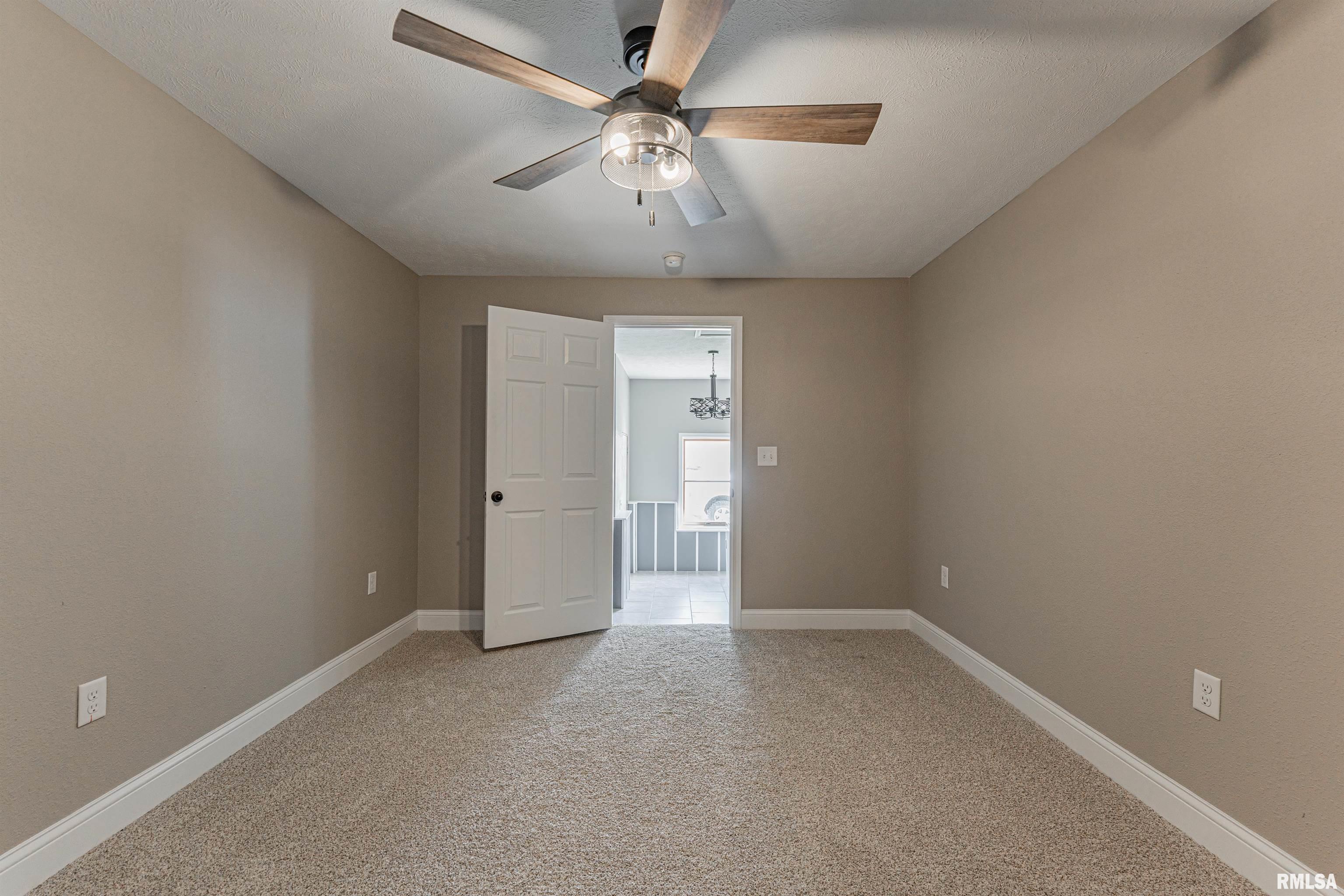 703 South Kickapoo Street Lincoln, IL 62656 - Photo 16 of 42