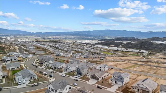 $999,990 | 28908 Saddle Circle, Castaic, CA 91384