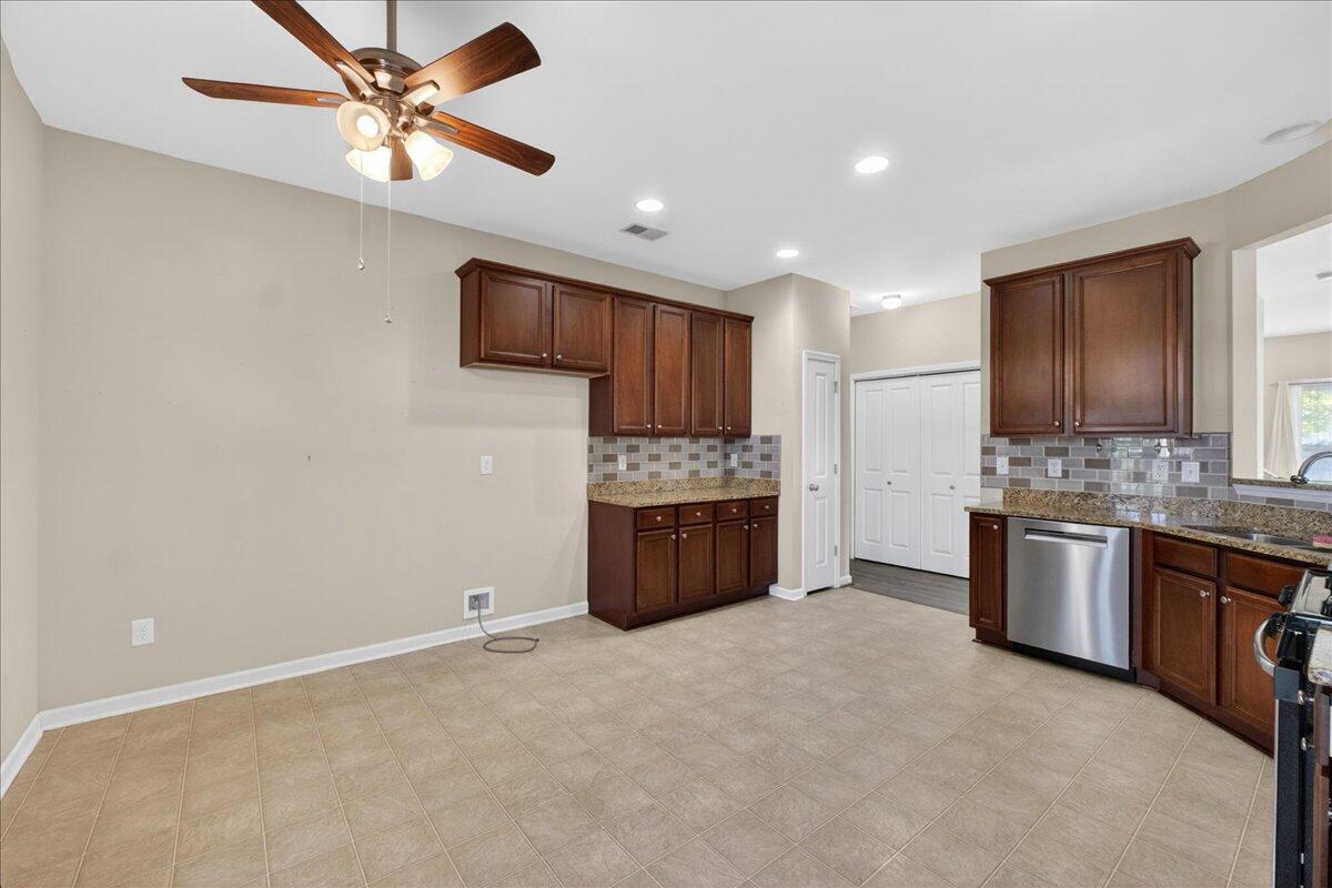 131 Charlesfort Way Moncks Corner, SC 29461 - Photo 17 of 49 16-Taylor Ragusett - DSC02175