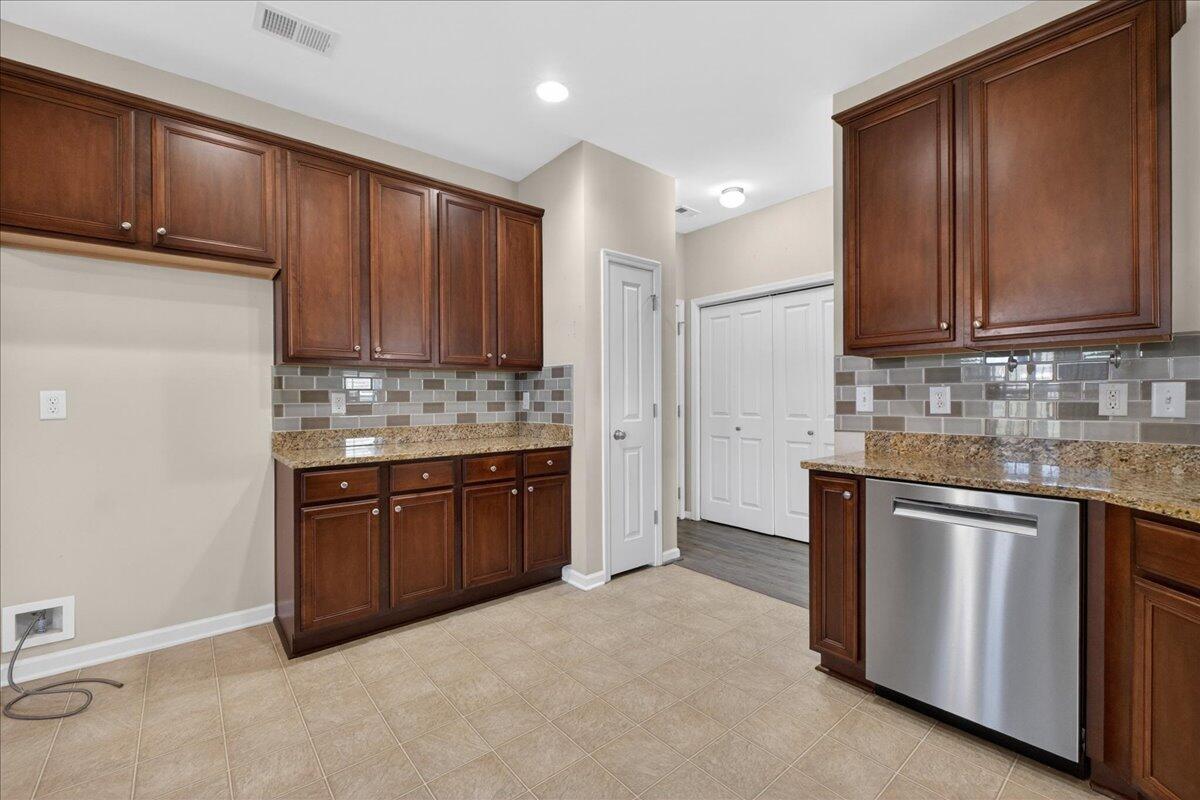 131 Charlesfort Way Moncks Corner, SC 29461 - Photo 18 of 49 17-Taylor Ragusett - DSC02176