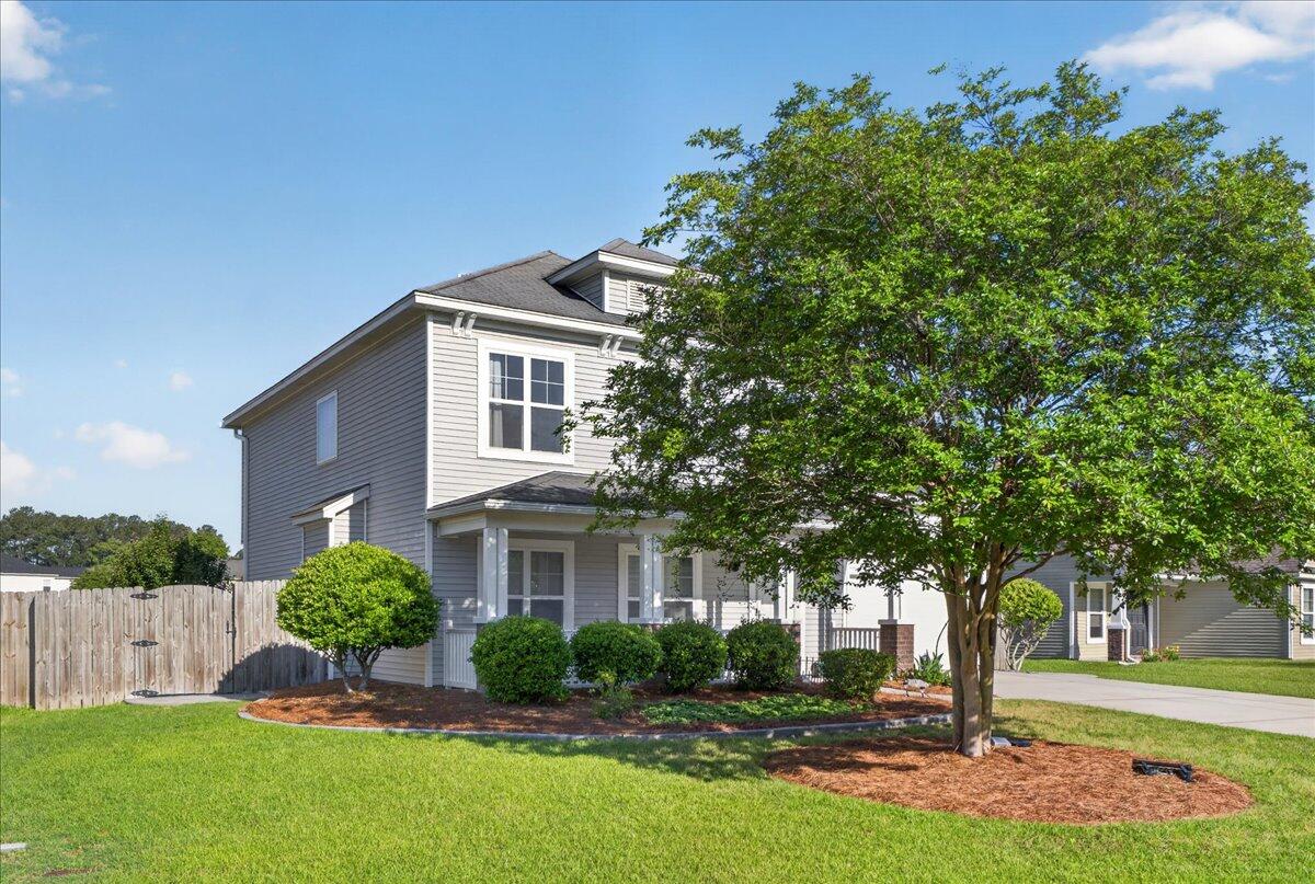131 Charlesfort Way Moncks Corner, SC 29461 - Photo 5 of 49 04-Taylor Ragusett - DSC02104
