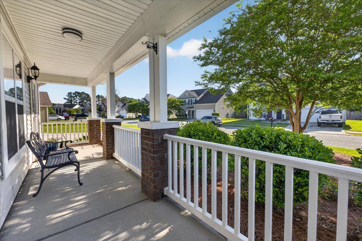 131 Charlesfort Way Moncks Corner, SC 29461 - Photo 8 of 49 07-Taylor Ragusett - DSC02143