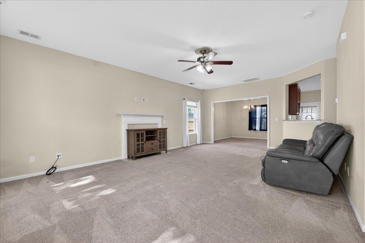 131 Charlesfort Way Moncks Corner, SC 29461 - Photo 10 of 49 09-Taylor Ragusett - DSC02150