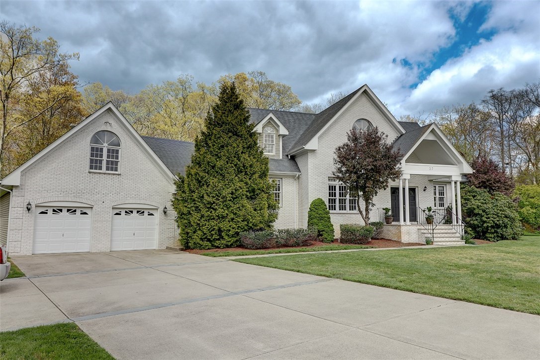 37 Great Road Barrington, RI 02806 - Photo 2 of 29