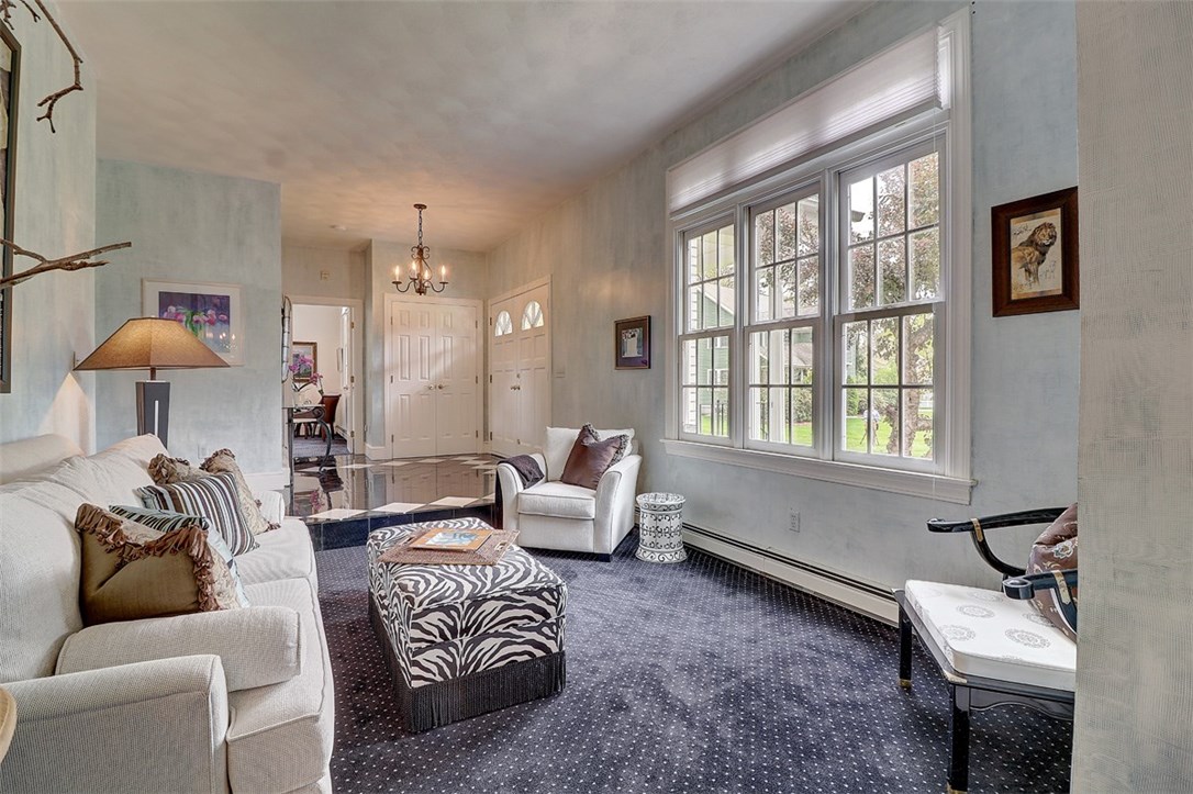 37 Great Road Barrington, RI 02806 - Photo 4 of 29