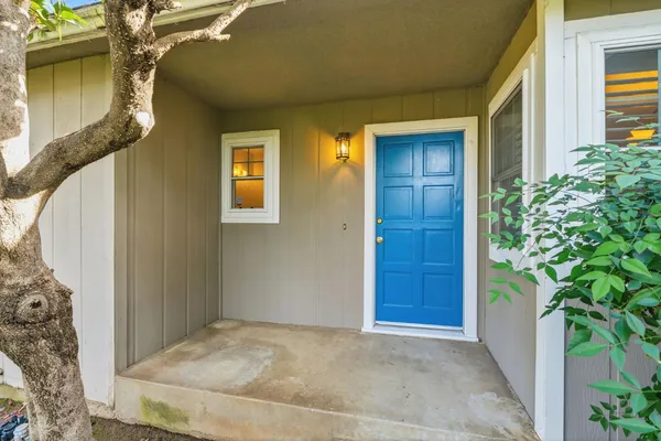a view of entryway front of house