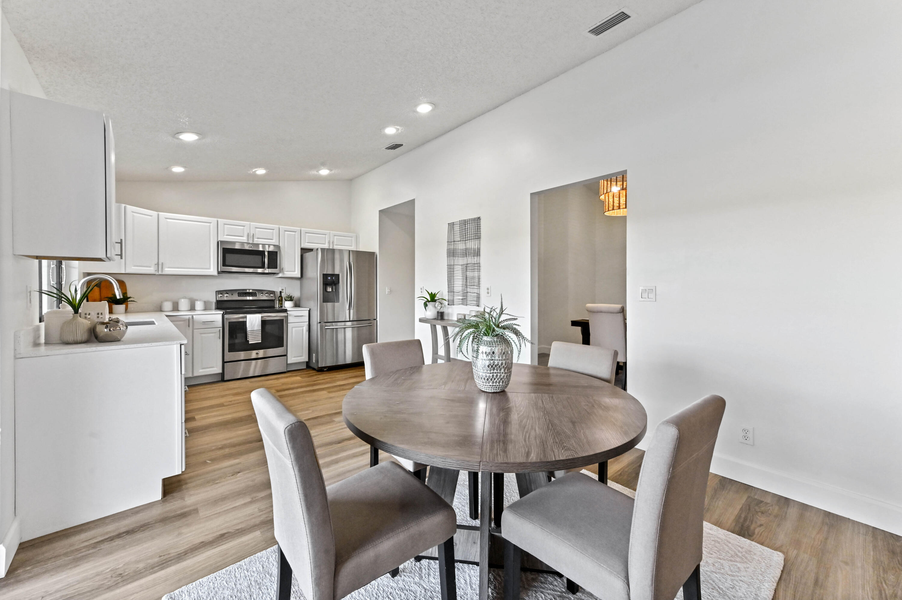 2581 Northwest 39th Street Boca Raton, FL 33434 - Photo 10 of 40 11 Dining area 01