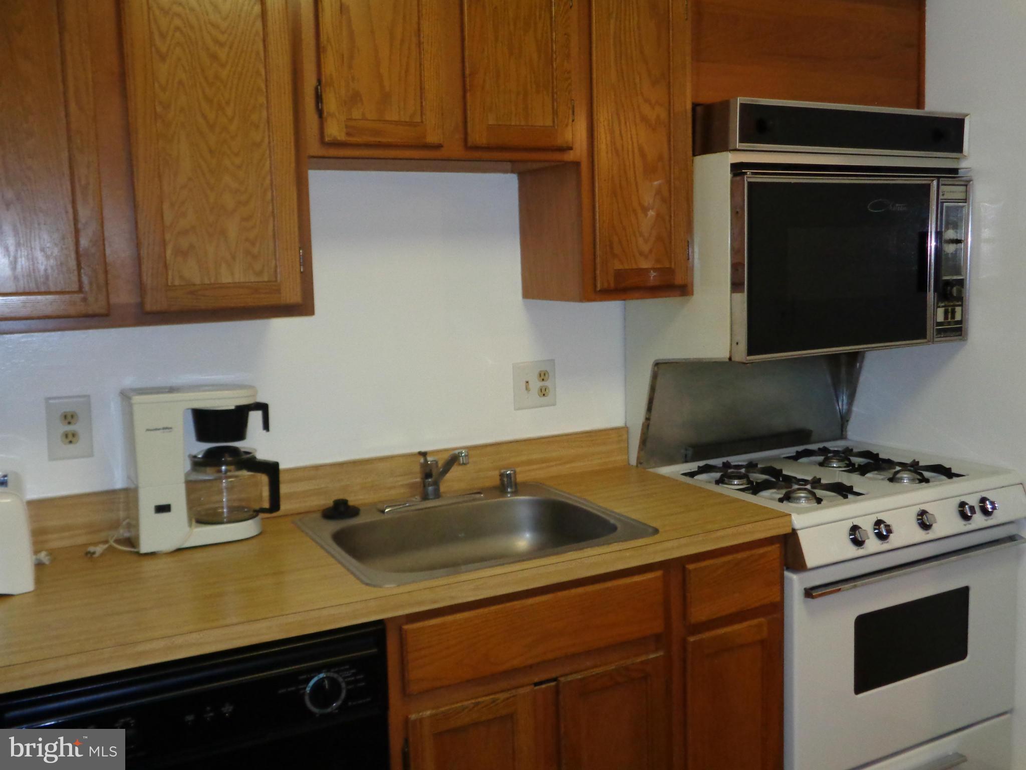 15 Hamill Road, Unit 15C Baltimore, MD 21210 - Photo 8 of 21 Kitchen