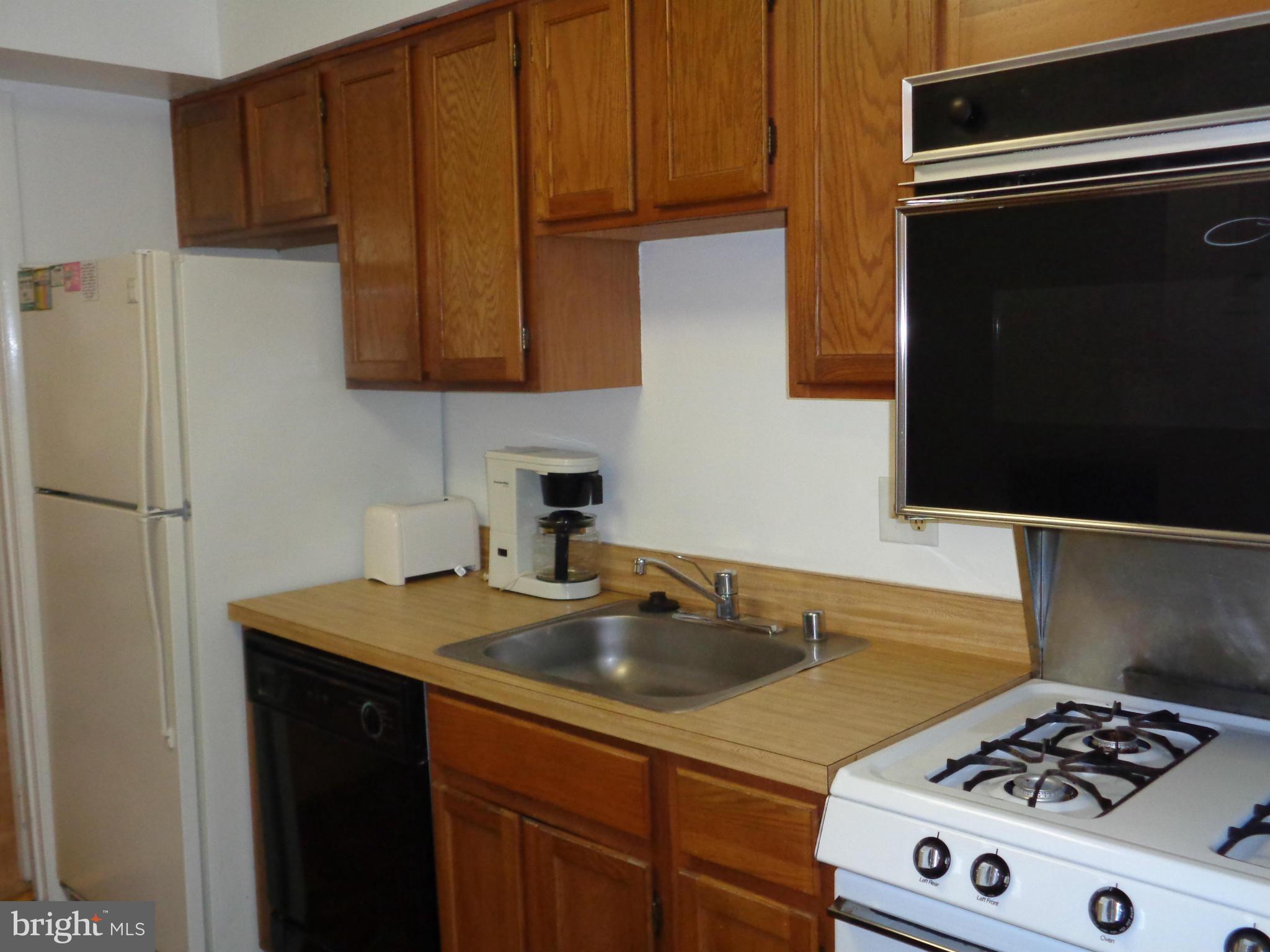 15 Hamill Road, Unit 15C Baltimore, MD 21210 - Photo 10 of 21 Kitchen