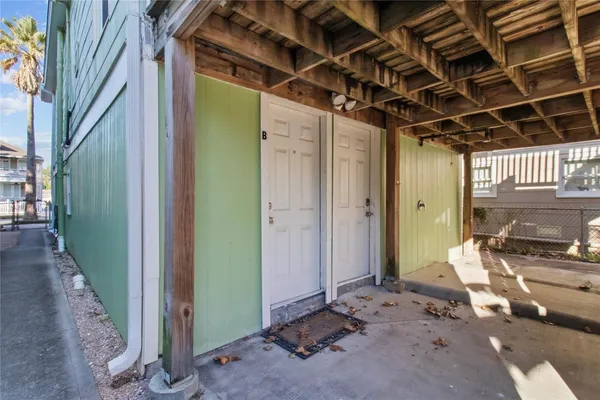 $875 | 2603 Bernardo De Galvez Avenue, Unit B, Galveston, TX 77550