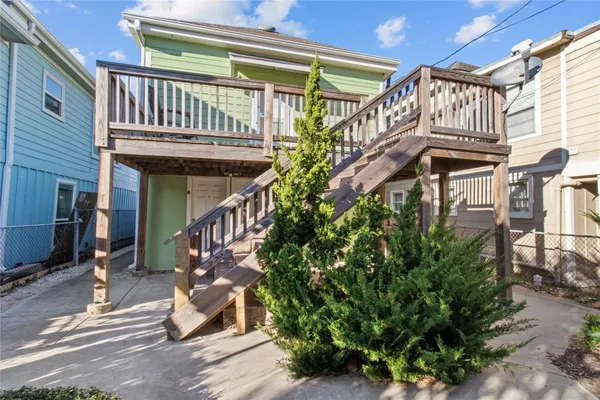 $875 | 2603 Bernardo De Galvez Avenue, Unit B, Galveston, TX 77550