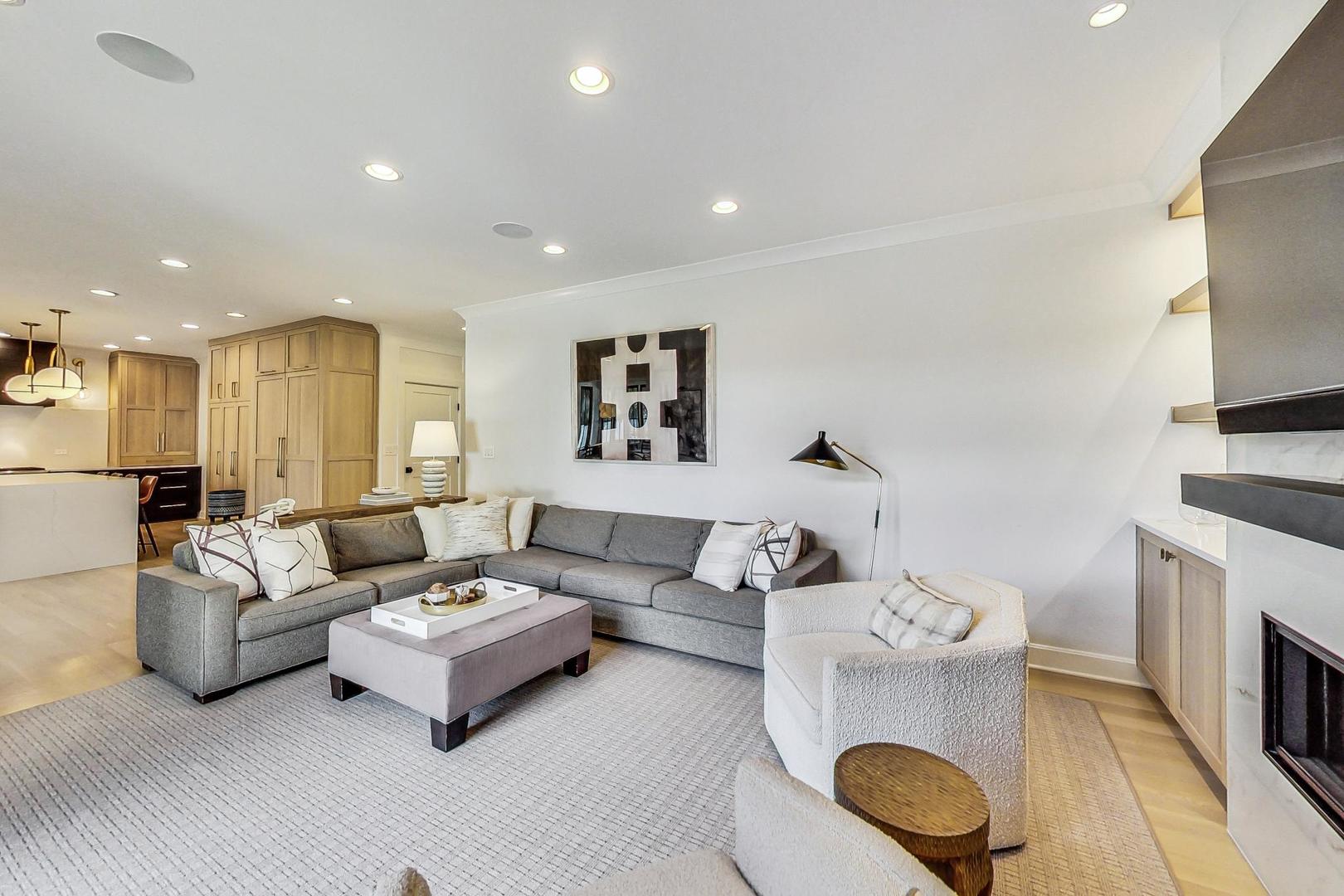 2439 Center Avenue Northbrook, IL 60062 - Photo 15 of 46