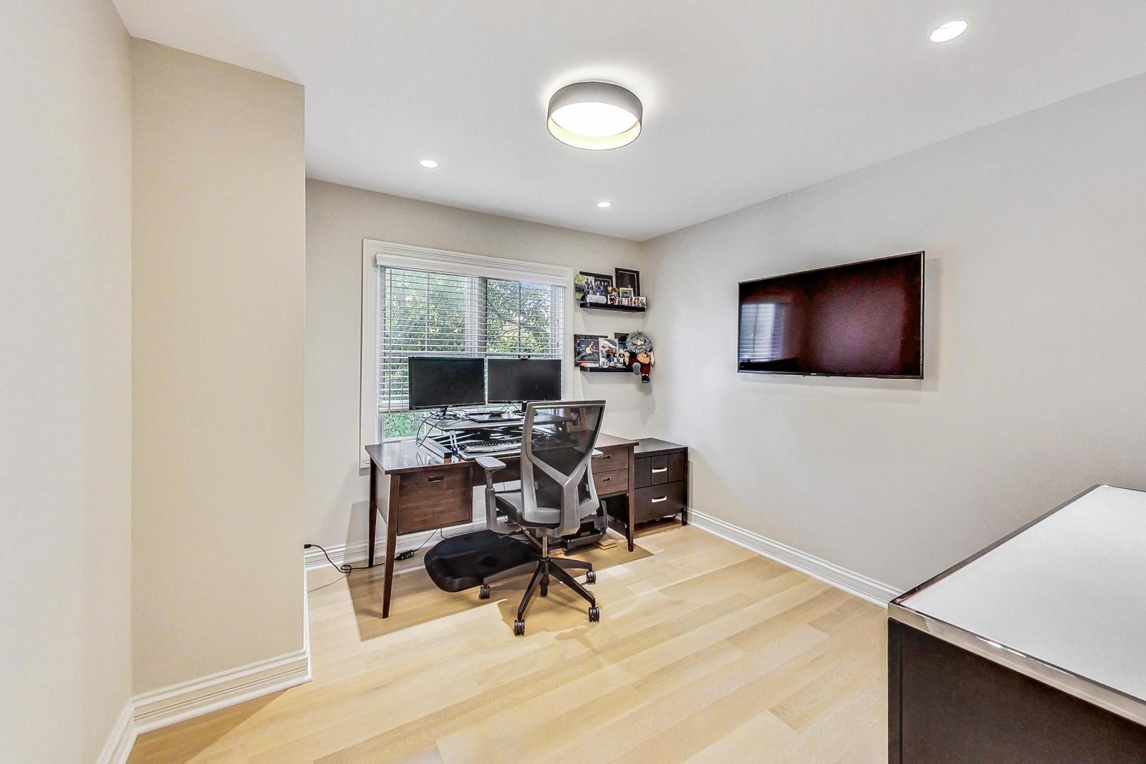 2439 Center Avenue Northbrook, IL 60062 - Photo 30 of 46