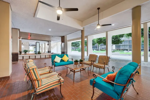 $450,000 | 2816 North 46th Avenue, Unit J682, Hollywood, FL 33021