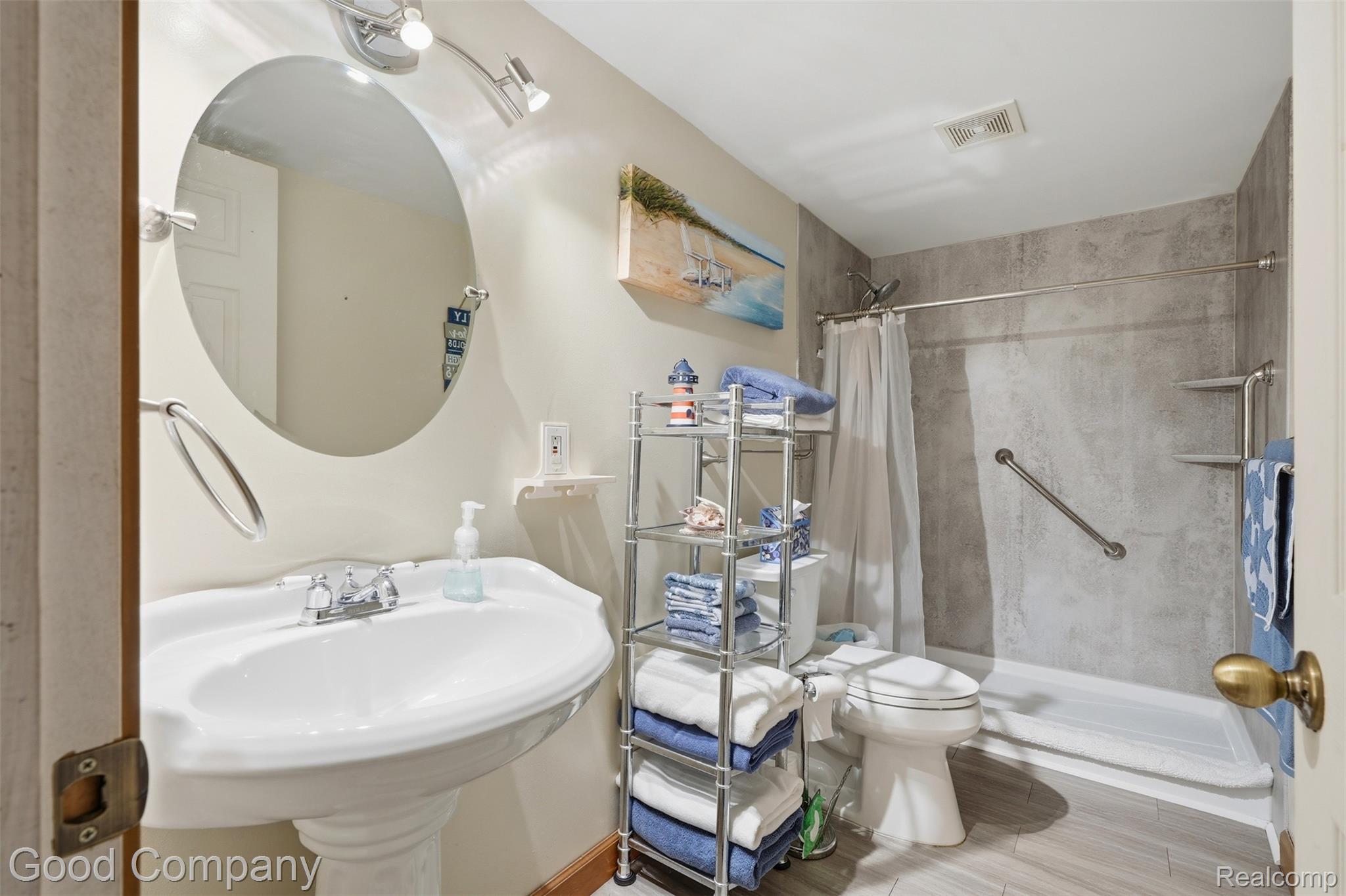 3615 Hazelton Avenue Rochester, MI 48307 - Photo 29 of 56 Bathroom
