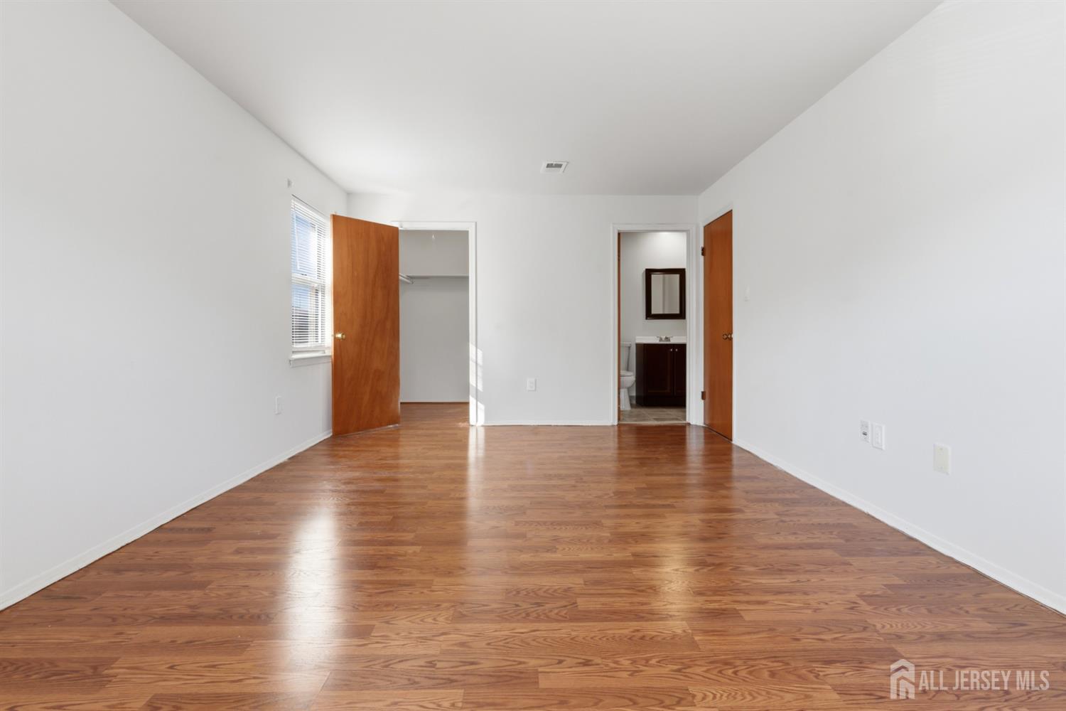 1728 Raspberry Court Edison, NJ 08817 - Photo 16 of 22 Gallery Image 16