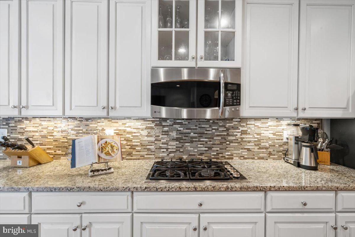 3700 Christopher Day Road Doylestown, PA 18902 - Photo 15 of 49 Gas Stove and built in microwave