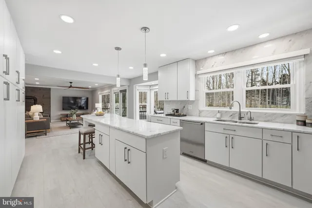 $1,149,900 | 9930 South Park Circle, Fairfax Station, VA 22039