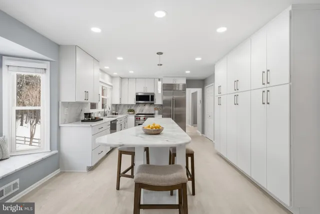 $1,149,900 | 9930 South Park Circle, Fairfax Station, VA 22039