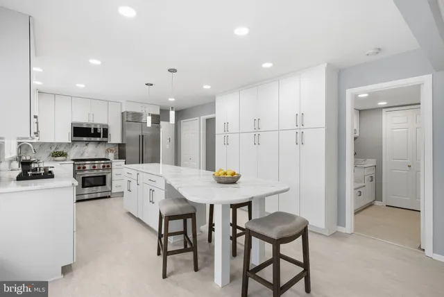 $1,149,900 | 9930 South Park Circle, Fairfax Station, VA 22039