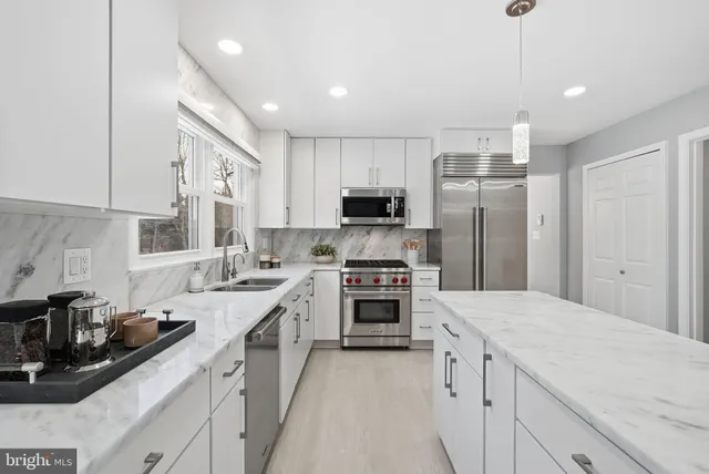 $1,149,900 | 9930 South Park Circle, Fairfax Station, VA 22039