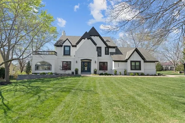 $825,000 | 15190 Granada Road, Leawood, KS 66224